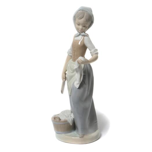 Фарфоровая фигура "Маленькая прачка". Испания, NAO by Lladro