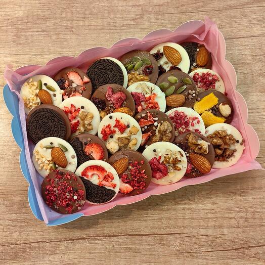 Set of chocolate mediants (24 pieces)