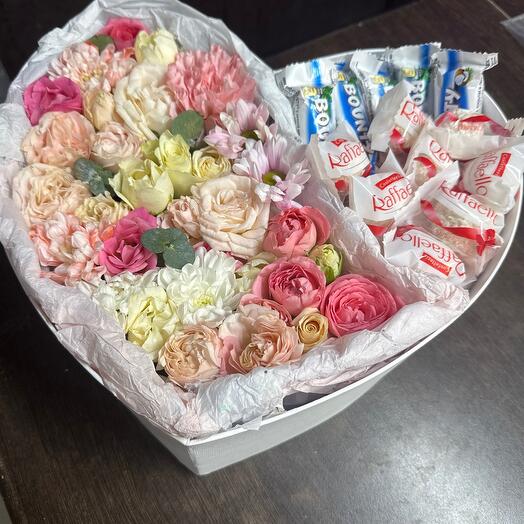 Цветы в коробке сердце
