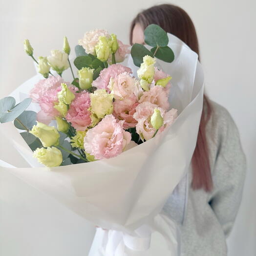 Букет без повода с нежной эустомой