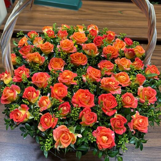 Корзина с розами