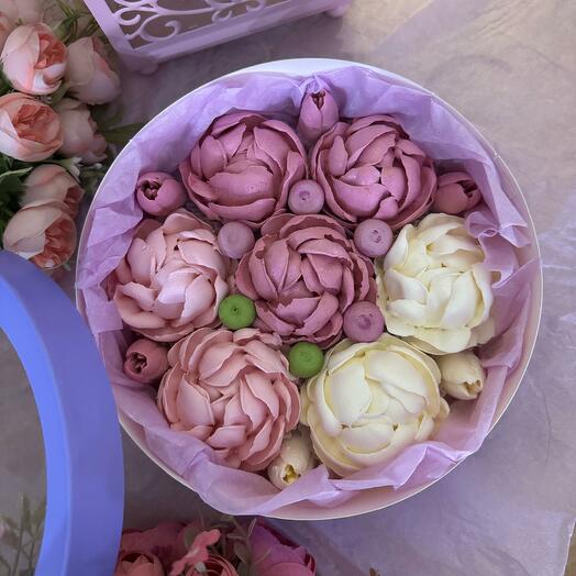 Зефирные пионы - Трио вкусов клубники, малины и вишни в коробке