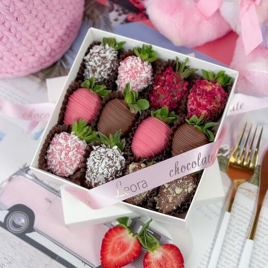Клубника в Шоколаде 9-16 шт. Бельгийский шоколад Callebaut. Подарочный набор 1048. Leora chocolate