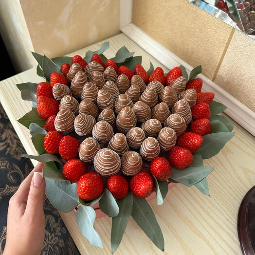 Сердце из клубники
