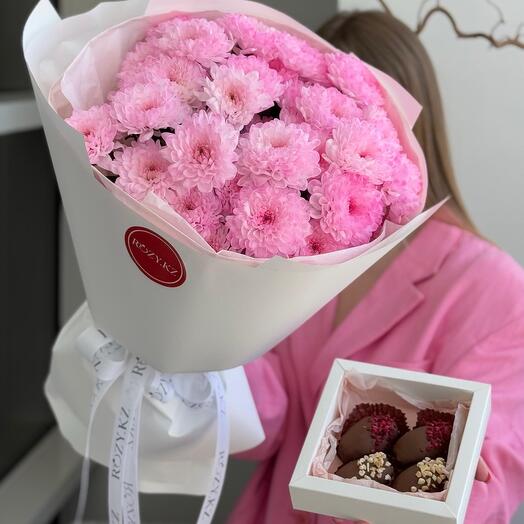 Комбо букет из 5 хризантем и финики в шоколаде