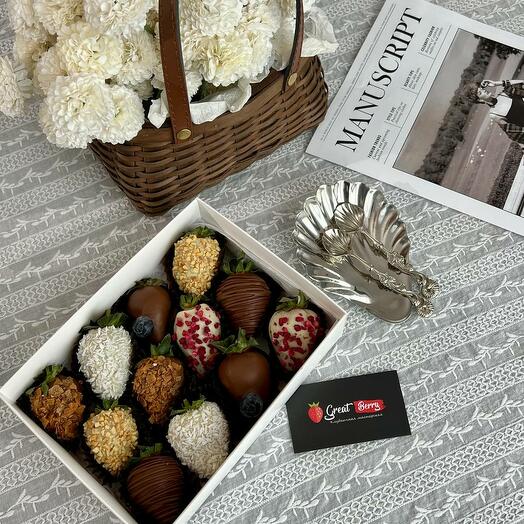 2) Клубника в шоколаде 12 ягод