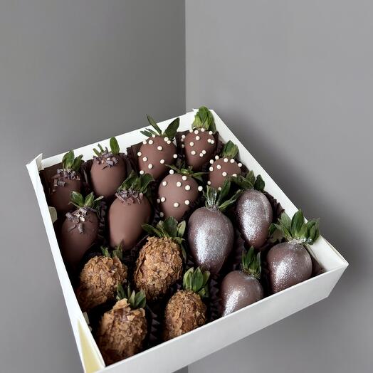 Клубника в шоколаде 🍓 ( 16 ягод )