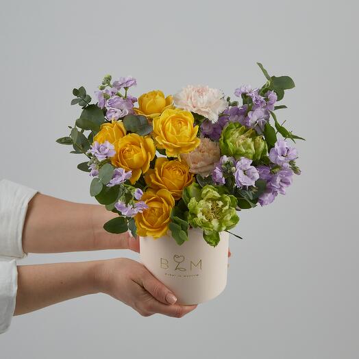 Composition of fragrant mattiola and lime roses| Bouquet 587 peony-shaped roses and mattiola