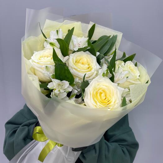 ТОП букет из пионовидных роз и альстромерий