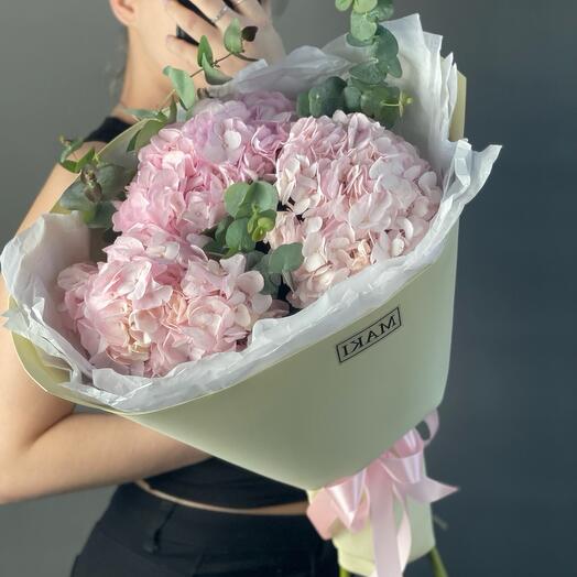 Ramo de hortensias Rosadas con eucalipto