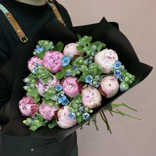 Пионы с незабудками
