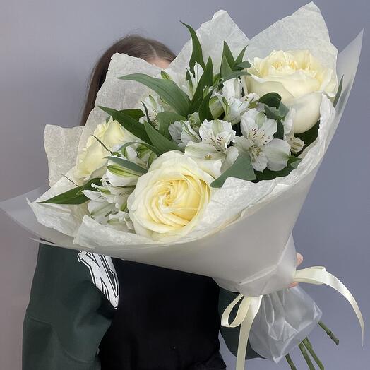 Букет с пионовидной розой и альстромерией