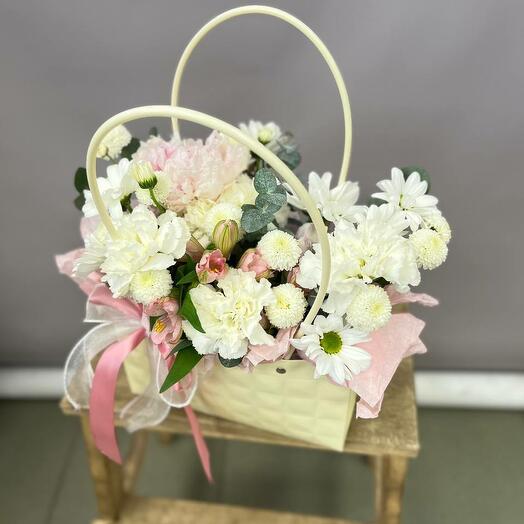 Нежная весенняя композиция🌷🌷🌷