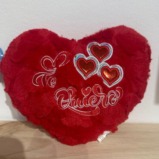 Peluche forma corazon  te quiero