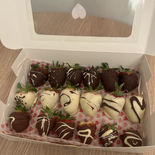 Caja de 18 fresas de chocolate