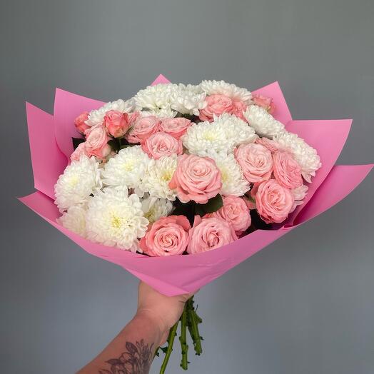 Ramo con rosas de arbusto