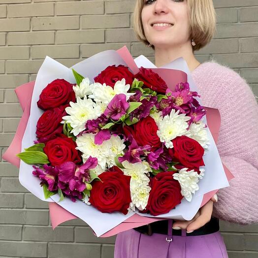 Bouquet of chrysanthemums, roses and alstroemerias