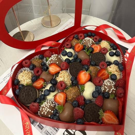 Клубника в шоколаде сердце "Berry Amour" 23-25 штук
