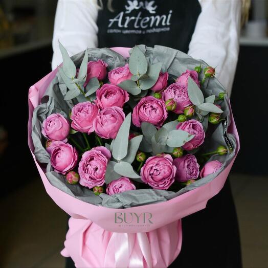 Букет пионовидных кустовых роз