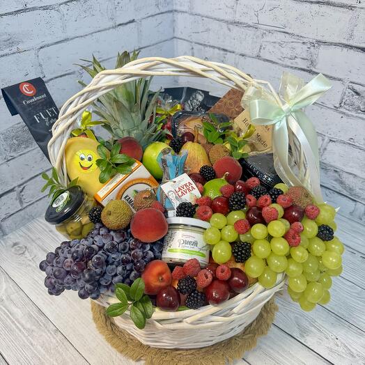 Подарочная корзина «Вкусные радости»