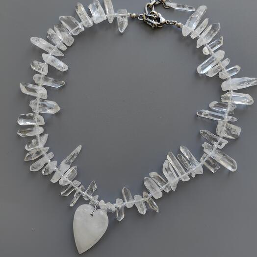 Колье из горного хрусталя с кулоном сердце