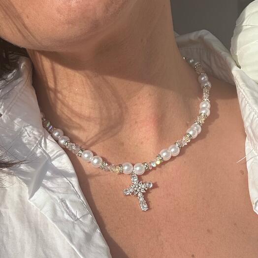 Колье из ювилирного стекла с крестиком