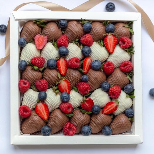 Клубника в шоколаде PREMIUM «Ягодный» 20-25 ягод