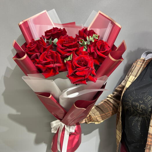 Моно букет бордовых роз