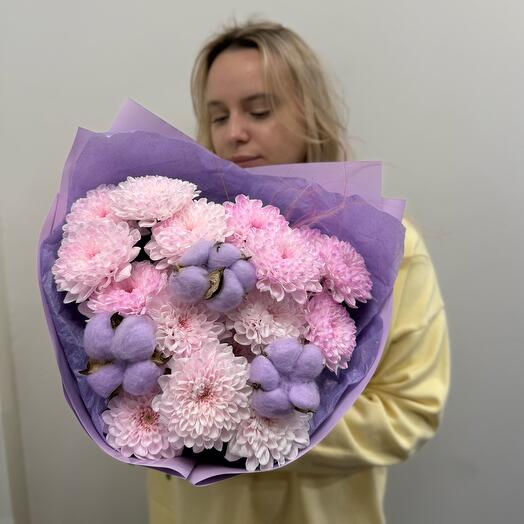 Букет пышный «Клубничное мороженое» (кустовая хризантема с хлопком)