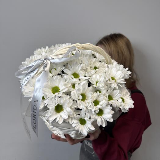 Корзина с ромашками