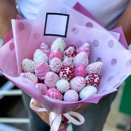 Strawberry bouquet "Tenderness"