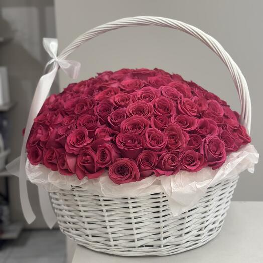 Корзина с 155 яркими розами