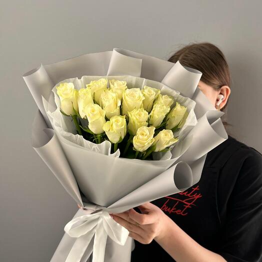 Букет из 15 белых роз Кения 40 см