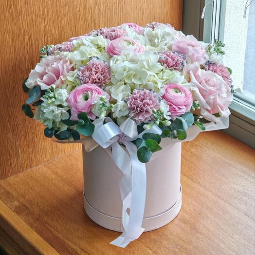 Цветы в коробке " Нежности момент"