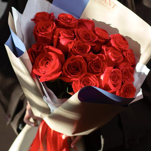 19 красных роз