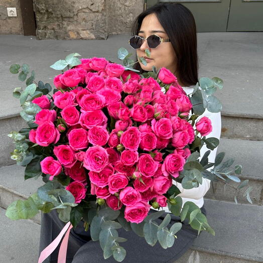 Букет из кустовых роз