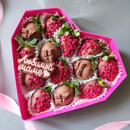 Клубника в шоколаде подарок любимой мамочке на день мам