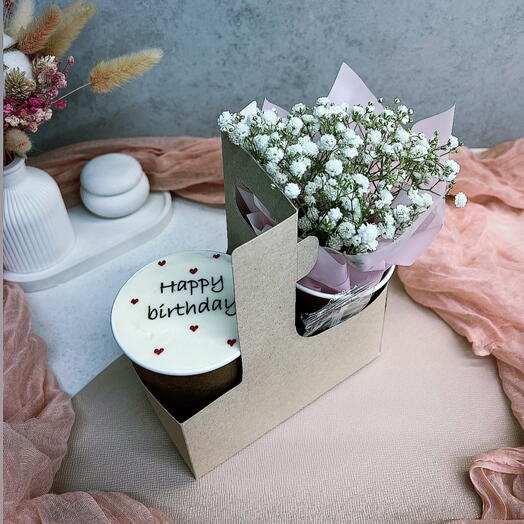 Подарочный набор: гипсофила и торт в стакане «Happy Birthday»