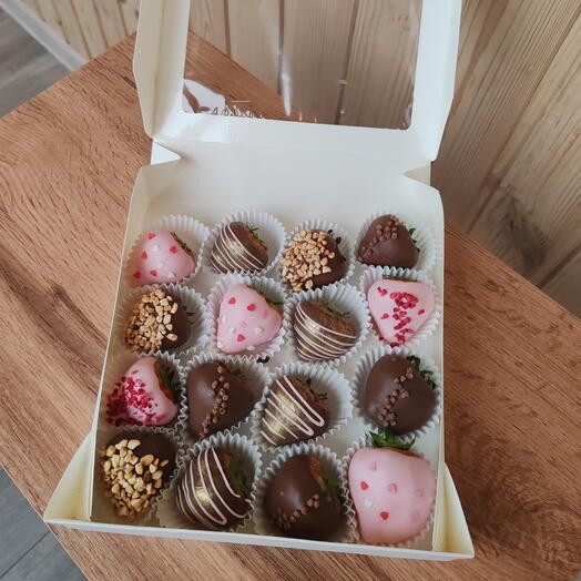 Набор из клубники в шоколаде 16 шт