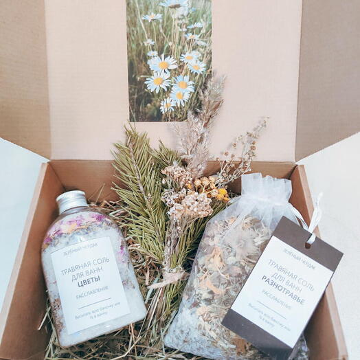 Подарочный бокс для девушки к 8 марта