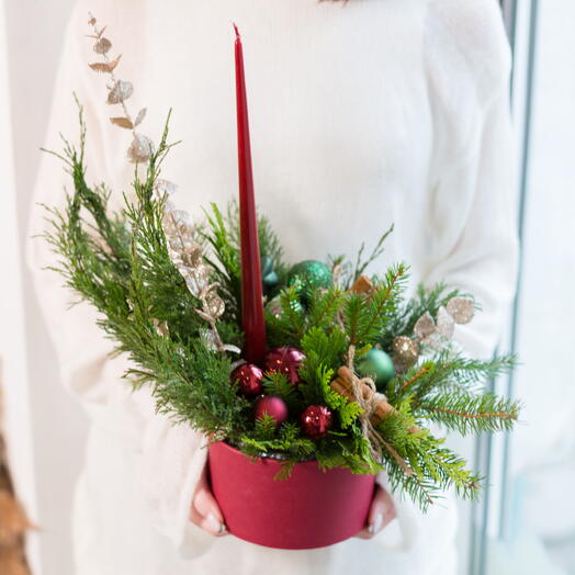 Зимняя композиция в бордовой коробке