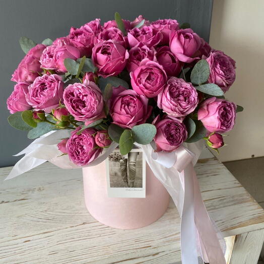 Caja fragante brillante con rosas de peonía arbustivas😍