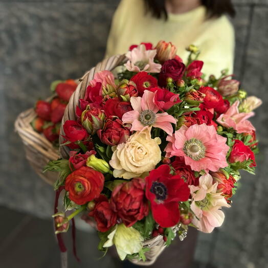 Basket Strawberry   flowers