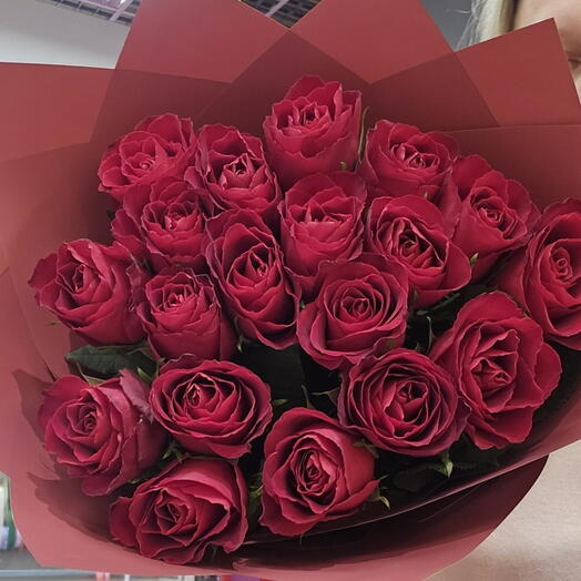 Bouquet of 19 red roses 40cm