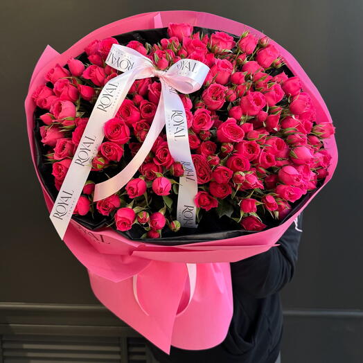 Букет из спрей роз в стильном оформление