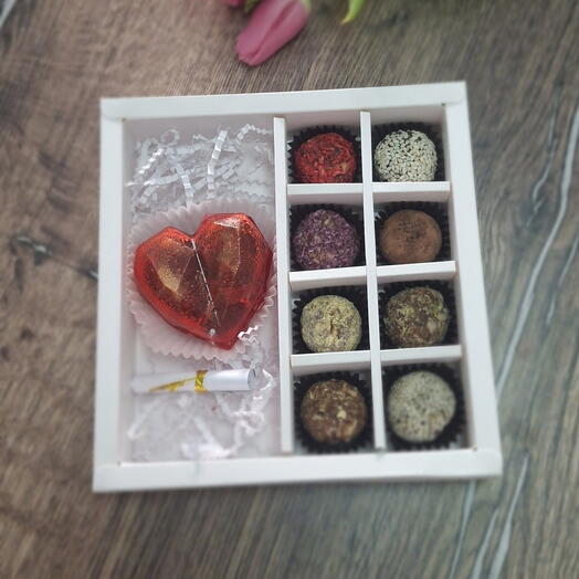 Подарочный набор: карамельный чай "сердце", финиковые конфеты без сахара "Для Любимой"