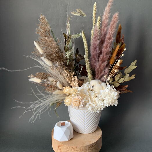 Композиция из сухоцветов, лагуруса, лимониума, гелихризума «Уют»