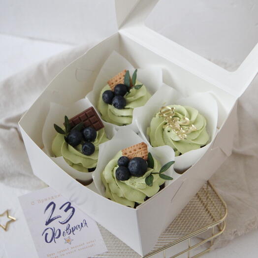 Капкейки набор 4 шт с декором ягодами в подарок на 23 февраля