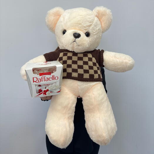 Мишка кремовый с конфетами Raffaello