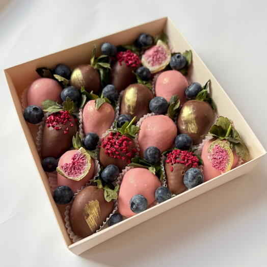 Набор из клубники в шоколаде 16-20 шт "berries SM"